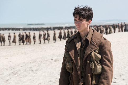 Christopher Nolan trở lại và vẫn giữ phong độ qua tác phẩm chiến tranh Dunkirk