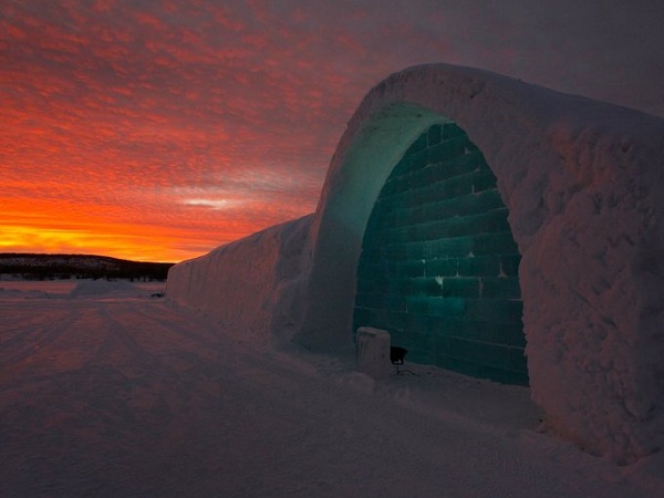 Ngủ trong một căn lều tuyết cao cấp ở Phần Lan