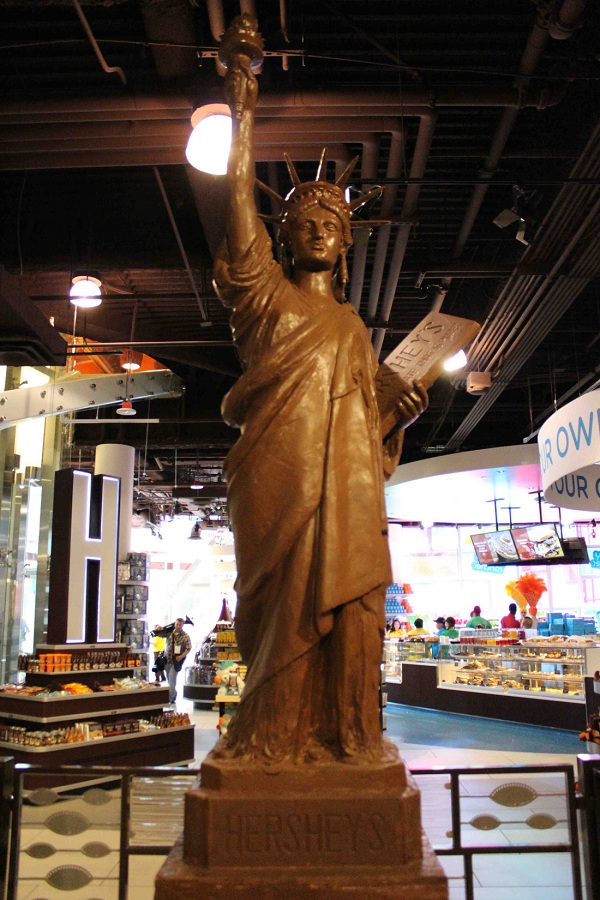 Ngắm Nữ thần Tự do bằng chocolate ở New York - New York